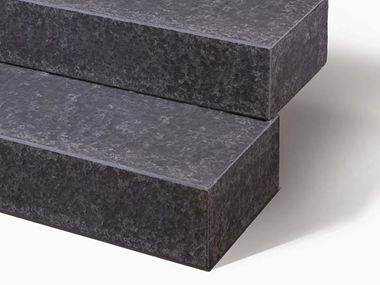 Muurblokken basalt Takeda op maat gezaagd