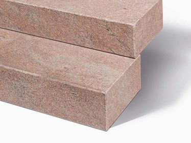 Muurblokken gneis Bologna op maat gezaagd