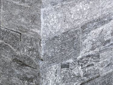 Muurbekleding Gneiss Urban Grey Line op maat gezaagd