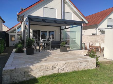 Tarvertin Medium Select Rustieke stapelblokken met huis en terras