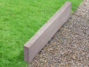 Gazonranden zandsteen Kandla Grey met graszoden en grind