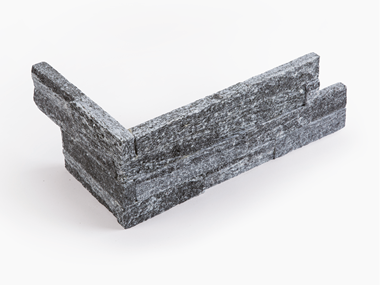 Jonastone_gevel_hoek_stuk_Evora_rook_gneiss
