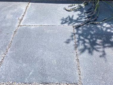 Terrastegel Lime Black Close Lavender textuur
