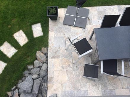 Klantenfoto Zilveren tuintegels, terras met zitgedeelte