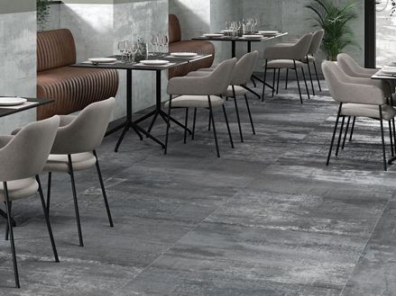 Eethoek met betonlook tegels van Iron Graphite