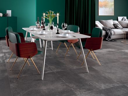 Eethoek met betonlook tegels van Pure Graphite