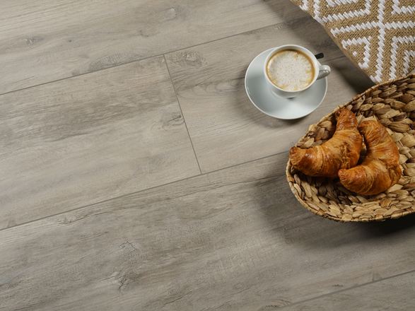 Hout_look_tegels_Canada_Lake_met_croissant_en_koffie