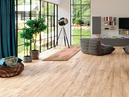 Woonkamer met Scandi eiken houtlook tegels
