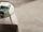 Ronde tafel met boek en klok op Burdur Cream marmeren tegel