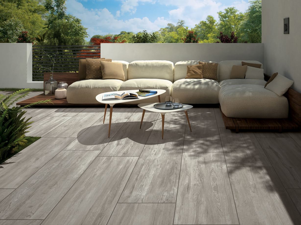 id1349 modern terras met aangrenzende tuin terrastegels in houtlook nordic maple