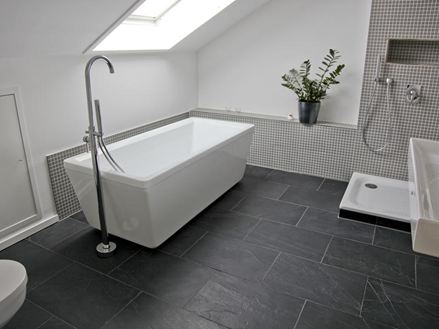 Zwarte leisteen badkamer tegels