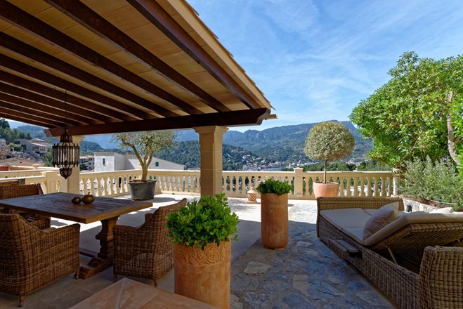 Mediterraan terras met zithoek