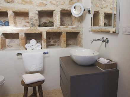 Rustieke badkamer met natuursteen